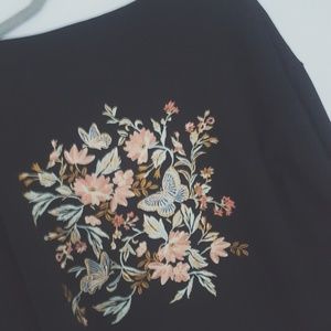 Black sweater with wide arms and rose design